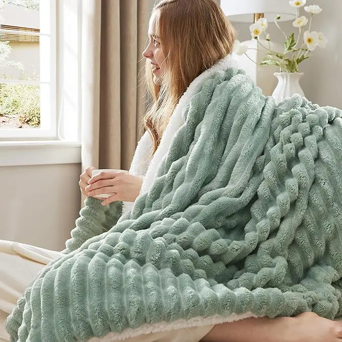 Cozy Sherpa Blanket | Ultra Soft Plush Fleece Throw Blanket | Warm Lightweight Comfort for Bed, Sofa & Living Room